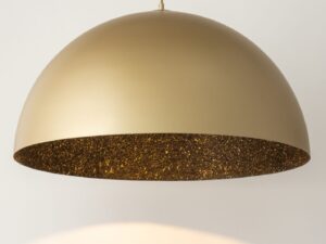 Miniaturka 10 - Lampa wisząca Sfera złota z czarnym nakrapianym wnętrzem w aranżacji