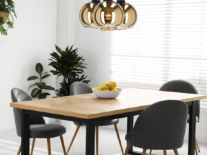 Miniaturka 4 - Lampa wisząca Astomo ze złotymi kloszami nad stołem w jadalni