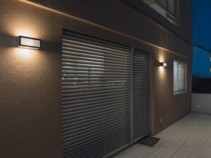 Miniaturka 1 - Kinkiet Box-L LED w aranżacji elewacji budynku