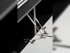 Miniaturka 3 - Detal meblościanki Zedvano z witryną LED