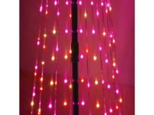Miniaturka 4 - Zbliżenie świecących diod RGB rozmieszczonych pionowo na choince LED