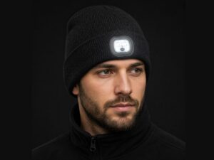 Miniaturka 2 - Czarna czapka z diodowym modułem świetlnym na głowie modela