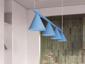 Miniaturka 59 - Czteropunktowy żyrandol Sorvella 122 cm błękitny we wnętrzu – zbliżenie