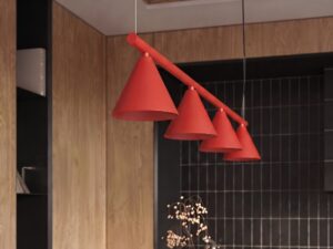 Miniaturka 76 - Czteropunktowy żyrandol Sorvella 122 cm czerwony we wnętrzu – zbliżenie
