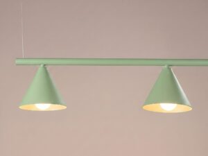 Miniaturka 88 - Czteropunktowy żyrandol Sorvella 122 cm szałwiowy – detal kloszy z włączonym światłem
