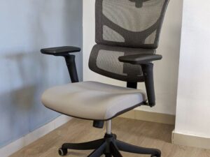 Miniaturka 2 - Szary fotel ergonomiczny SAIL-E Pro z przodu