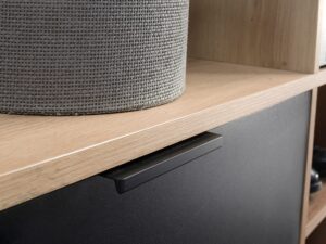 Miniaturka 9 - Garderoba Lirena detal metalowego uchwytu szafki dolnej
