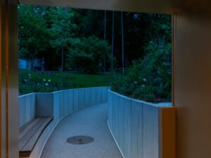 Miniaturka 1 - Okrągły kinkiet Ainos Slide WL Round Sensor w aranżacji producenta