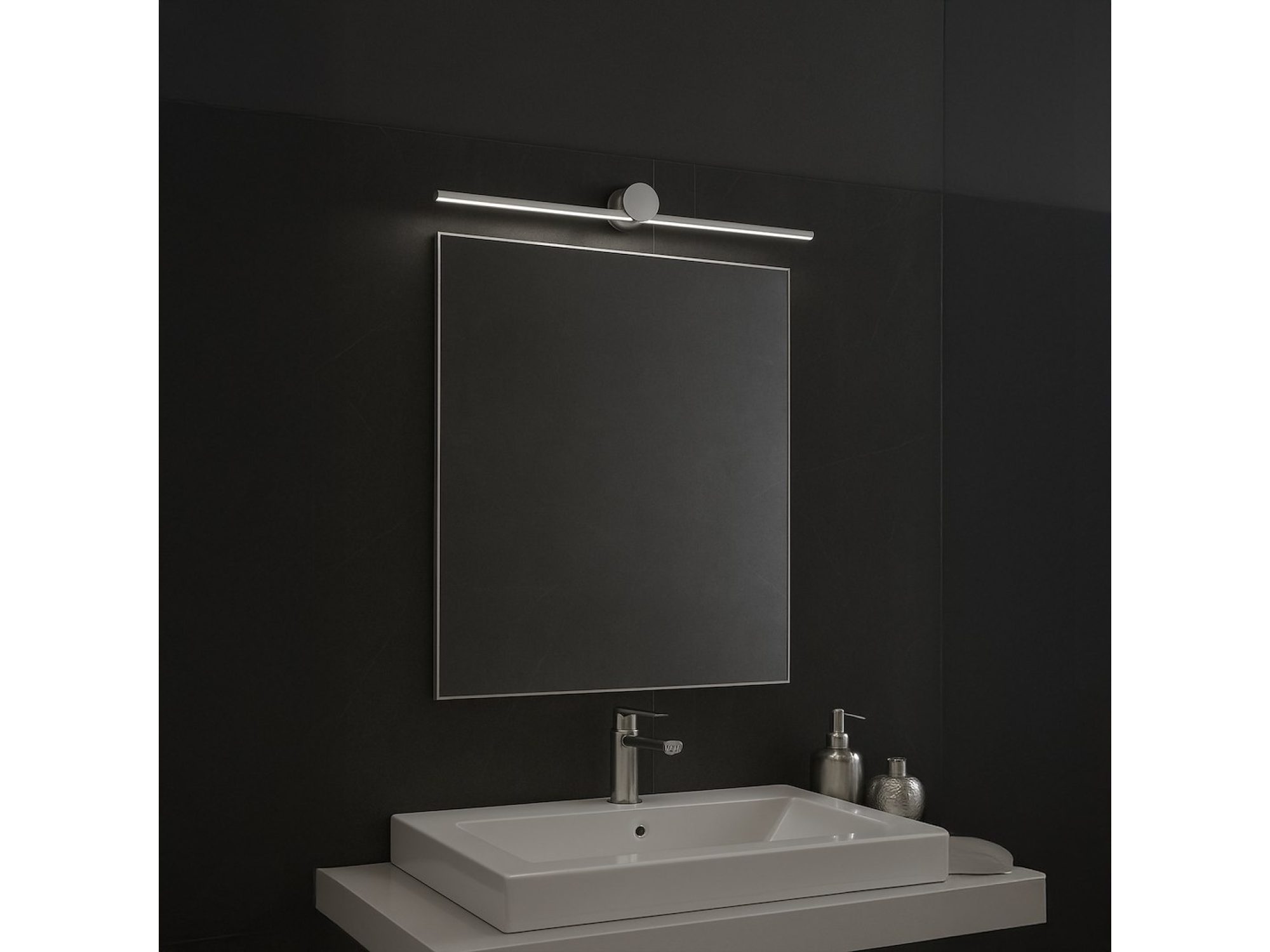 Kinkiet Amidora chrom 60 cm – aranżacja przy umywalce w łazience
