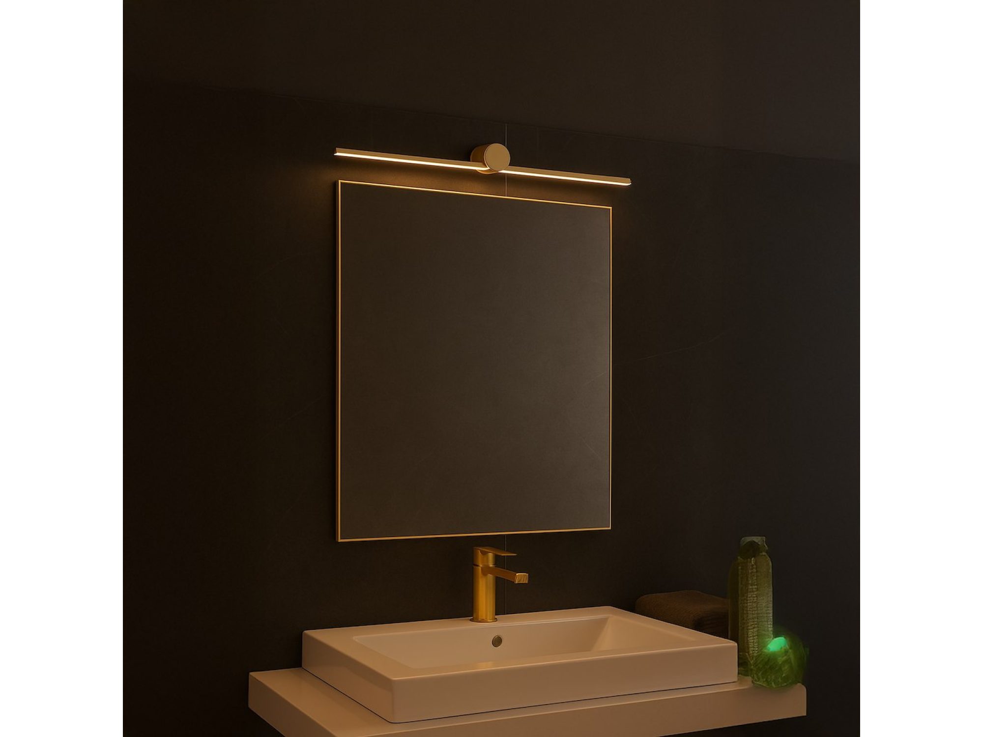 Kinkiet Amidora złoty 60 cm – zawieszony nad lustrem w łazience