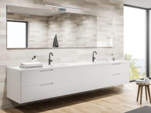 Miniaturka 4 - Kinkiet Amirona chrom 60 cm zamontowany nad lustrem w łazience