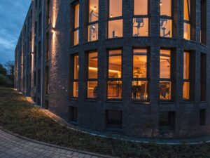 Miniaturka 4 - Big Theo Wall dwukierunkowy LED w aranżacji producenta