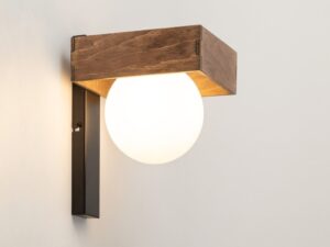 Miniaturka 1 - Kinkiet Bloom z rozświetloną białą szklaną kulą pod brązową osłoną ze sklejki