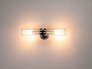 Miniaturka 4 - Lampa ścienna z chromowaną obudową w drugim ujęciu aranżacyjnym