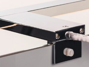 Miniaturka 1 - Chromowany kinkiet Dorisa LED do lustra z innej perspektywy