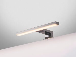 Miniaturka 2 - Kinkiet Dorisa LED w kolorze chrom nad krawędzią lustra