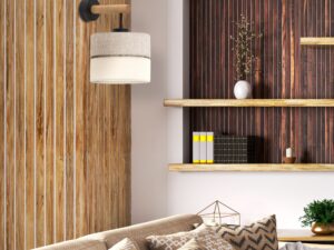 Miniaturka 1 - Kinkiet Eco z drewnianym ramieniem i tkaninowym abażurem w aranżacji salonu