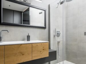 Miniaturka 3 - Chromowany kinkiet Ilidela w aranżacji łazienki