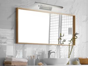 Miniaturka 5 - Chromowany kinkiet LED Serivora nad lustrem i umywalką – aranżacja łazienki