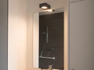 Miniaturka 2 - Kinkiet Quadrasyl WL 15 zamontowany nad lustrem w łazience
