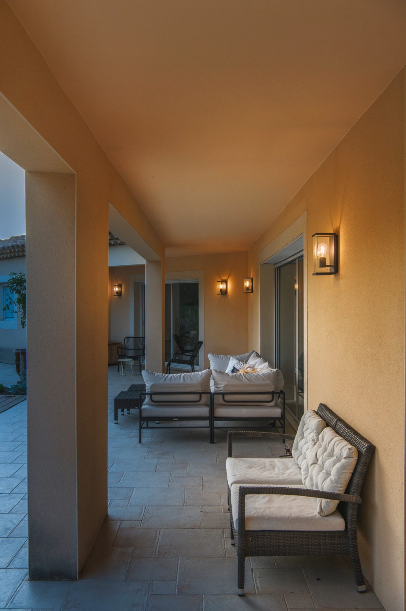 Kinkiety Quadrulo WL E27 na zadaszonym tarasie