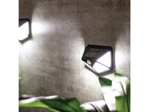 Miniaturka 2 - Lampa solarna ścienna LED świecąca na elewacji