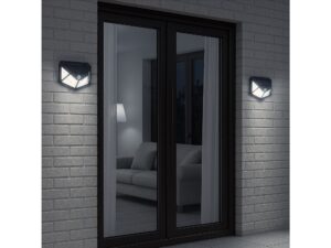 Miniaturka 3 - Kinkiety solarne LED zamontowane przy wejściu do budynku