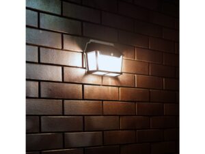 Miniaturka 2 - Potrójny kinkiet solarny na ceglanej ścianie – aranżacja nocna
