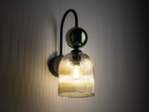 Miniaturka 5 - Kinkiet Sophia z zielonym detalem i koniakowym szkłem w aranżacji