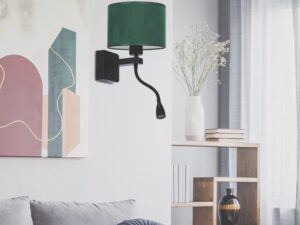 Miniaturka 19 - Kinkiet Telitora z zielonym abażurem przy szarej sofie