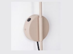 Miniaturka 76 - Kinkiet z włącznikiem Sorvella 61 cm taupe – detal podstawy z włącznikiem