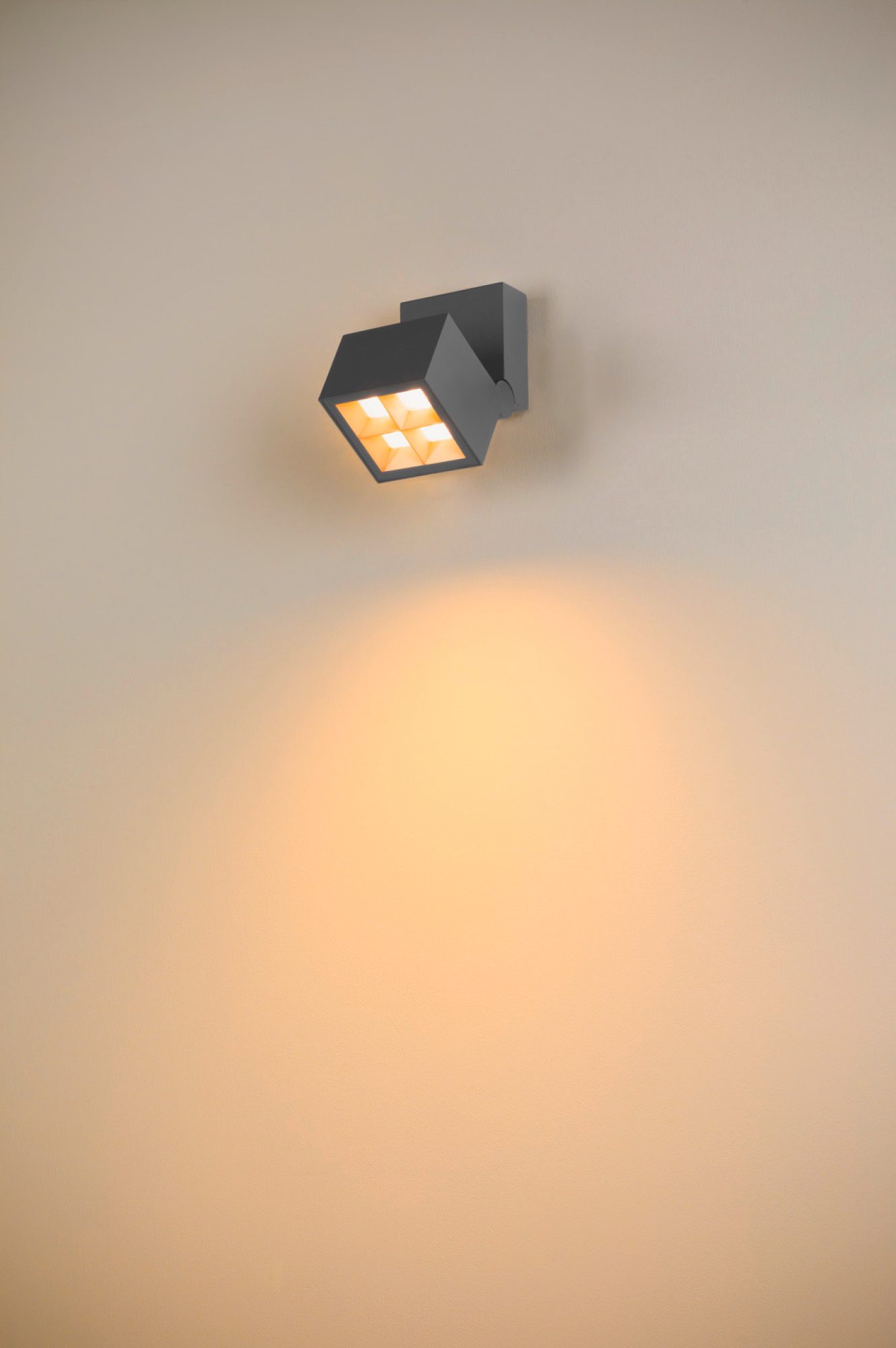 Oprawa S-Cube w dodatkowej aranżacji oświetlenia