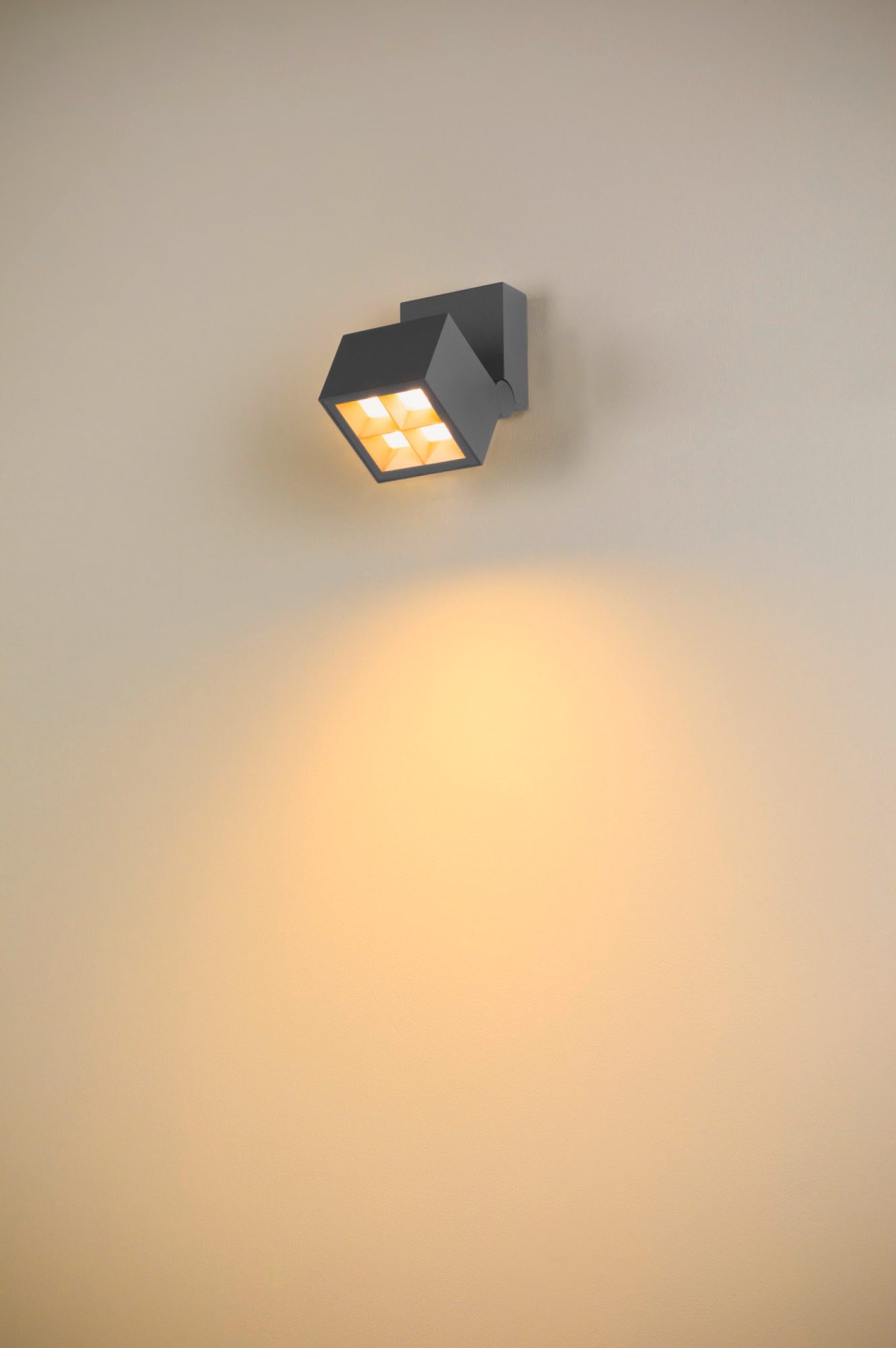 Aranżacja montażu oprawy zewnętrznej S-Cube