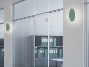 Miniaturka 3 - Zielone kinkiety LED Beremena w aranżacji przy przeszklonej ścianie