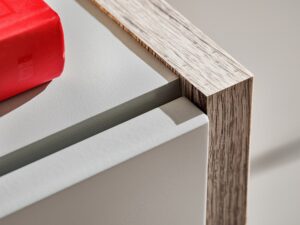 Miniaturka 3 - Komoda częściowo przeszklona Silvaro 120 cm perła szara dąb Wellington – szafka z drewnianym ramem i jasnym frontem