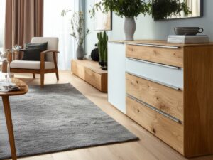 Miniaturka 2 - Komoda Belverde w salonie z zieloną ścianą i fotelem