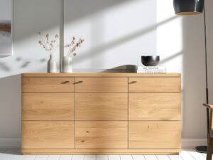Miniaturka 3 - Komoda dębowa Corvena w aranżacji pomieszczenia – kolejna perspektywa
