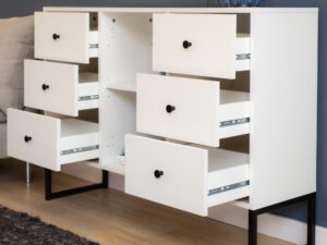 Miniaturka 3 - Biała komoda Linvero 115 cm z otwartymi szufladami