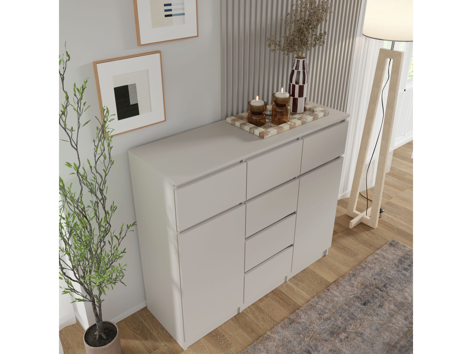 Komoda Malvero kaszmir – ujęcie ukośne z lampą i oknem w salonie