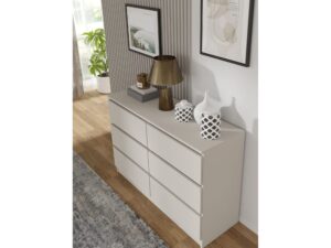 Miniaturka 11 - Komoda Malvero S6 kaszmir w salonie – lampa i dekoracje na blacie