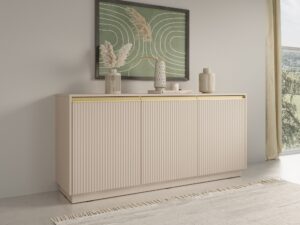 Miniaturka 4 - Komoda Regalio beż piaskowy – trzydrzwiowa komoda w salonie