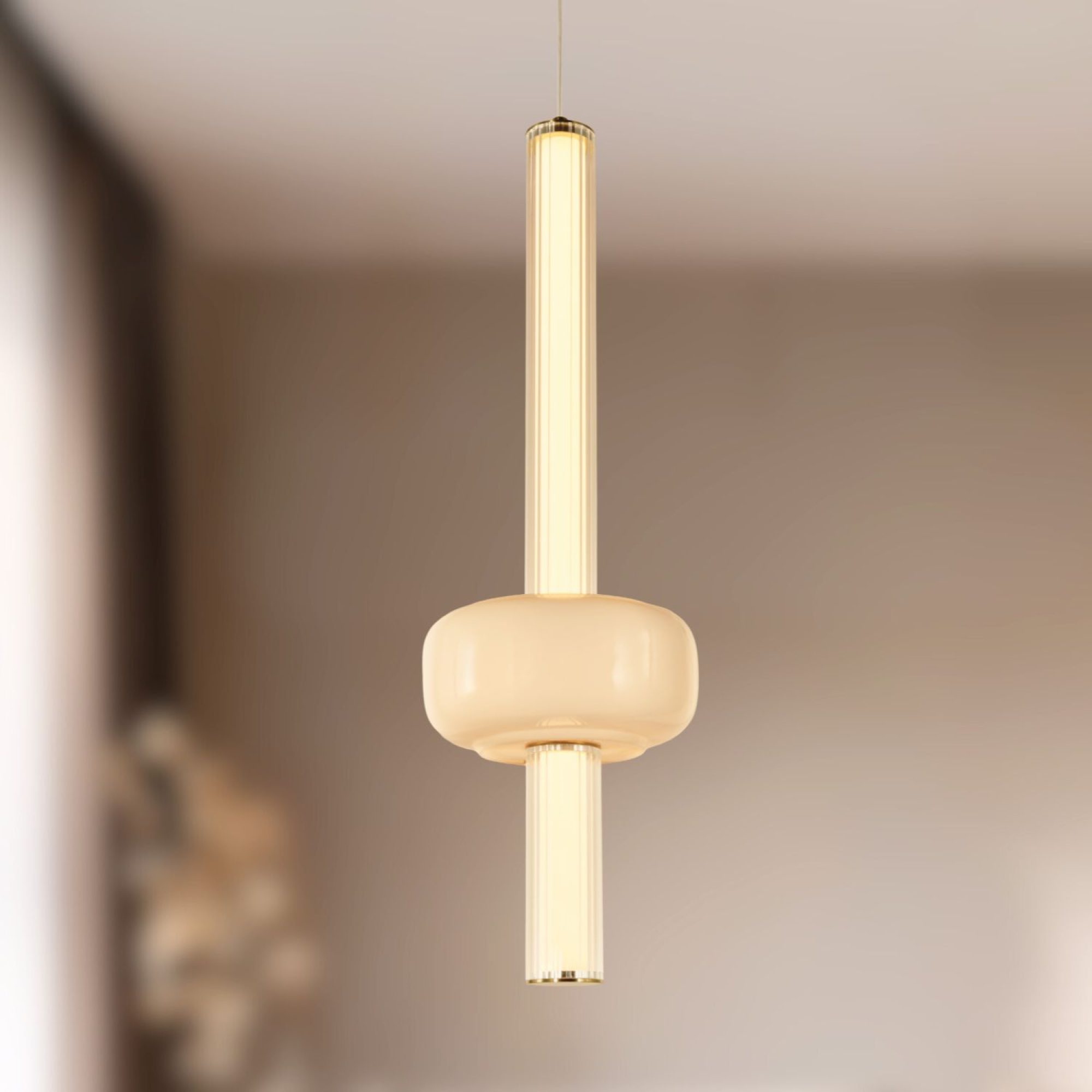 Zbliżenie lampy Koramino z ozdobą niżej