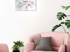 Miniaturka 3 - Plafon Korita fioletowy w jasnym salonie nad różową sofą