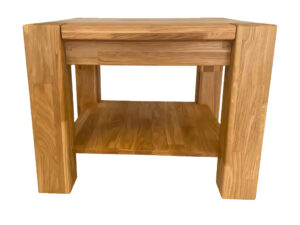 Miniaturka 1 - Ława Taverno 65 × 65 cm z litego dębu – widok z przodu na masywne nogi i dolną półkę