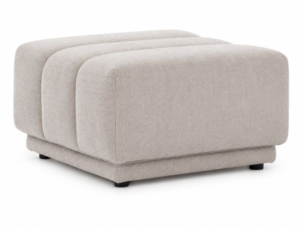 Kwadratowa pufa z pionowymi przeszyciami Gemvero 75 cm na białym tle