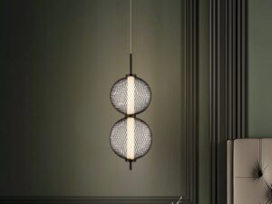 Miniaturka 1 - Czarna lampa wisząca Celenia z ciepłym światłem LED – detal w sypialni