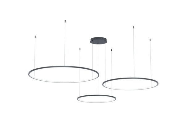 Czarna lampa Emadena LED 100 W z trzema poziomymi pierścieniami na białym tle