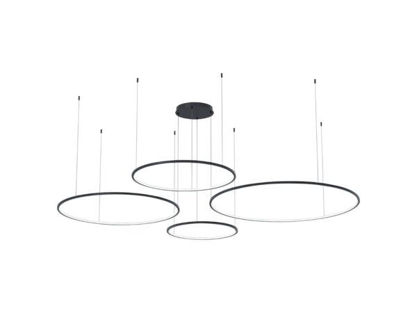 Czarna lampa wisząca Emadena LED 120 W z czterema okrągłymi pierścieniami, pełny widok na białym tle
