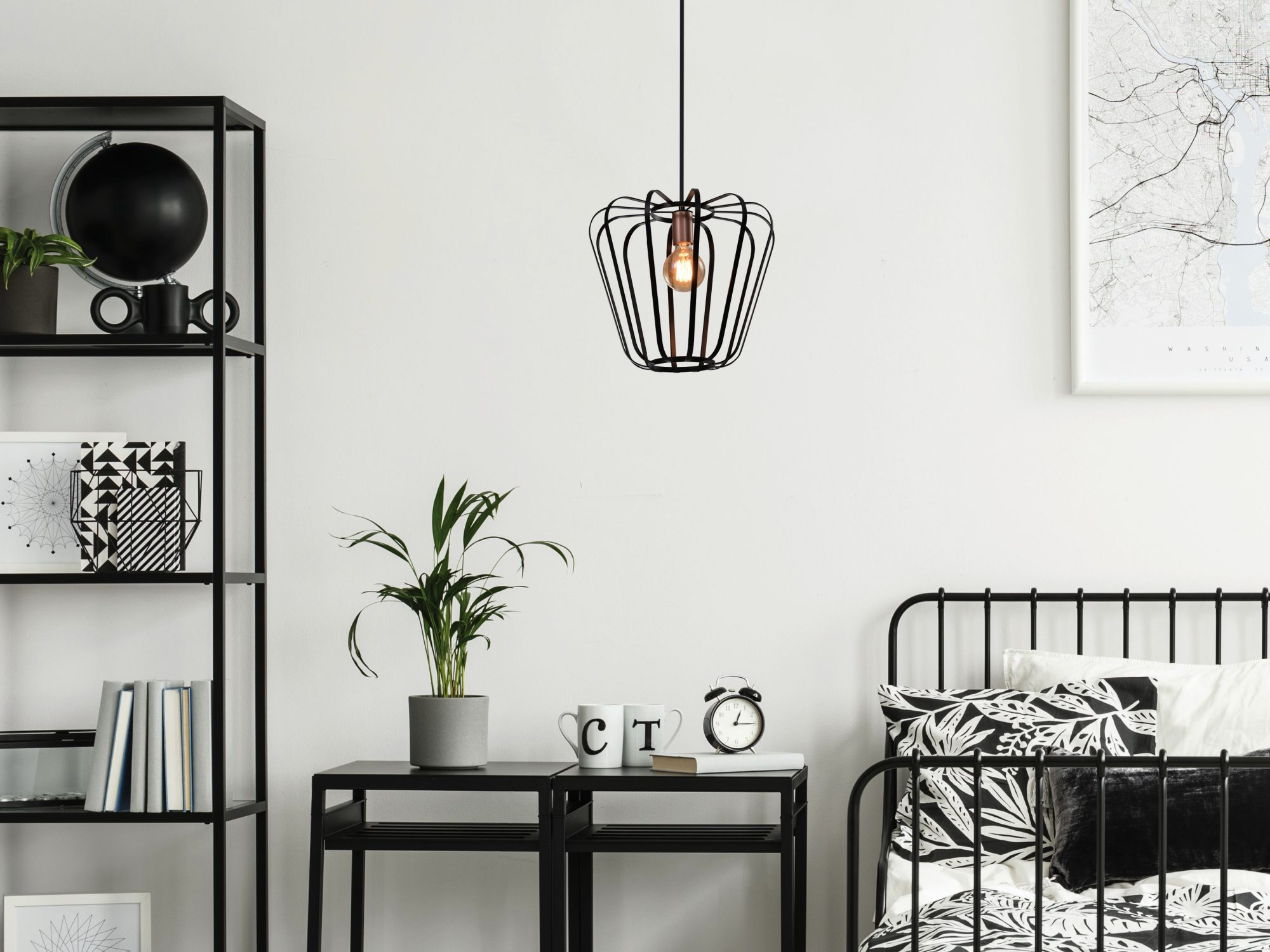Lampa wisząca Felarano czarna klatka w sypialni loftowej nad stolikiem