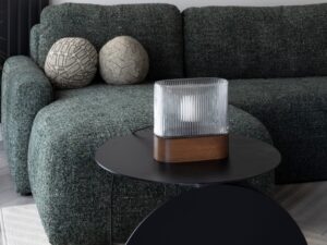 Miniaturka 4 - Aranżacja salonu z orzechową lampą stołową FLUMINA ST na stoliku